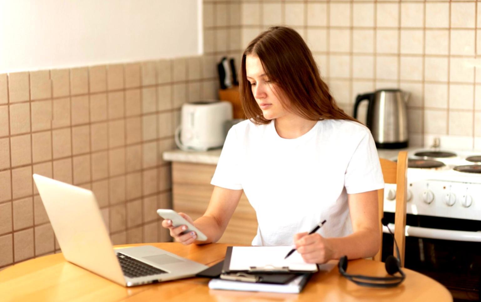 Exemple de visualisation de données d'analyse concurrentielle avec graphiques et tableaux comparatifs